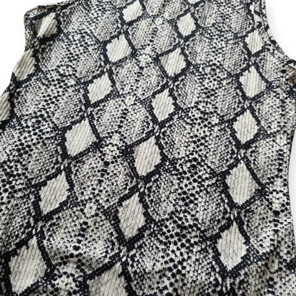 🔥5 FOR $25🔥Caution To The Wind Snakeskin Sleeveless Bodysuit, Size Small - Picture 5 of 12